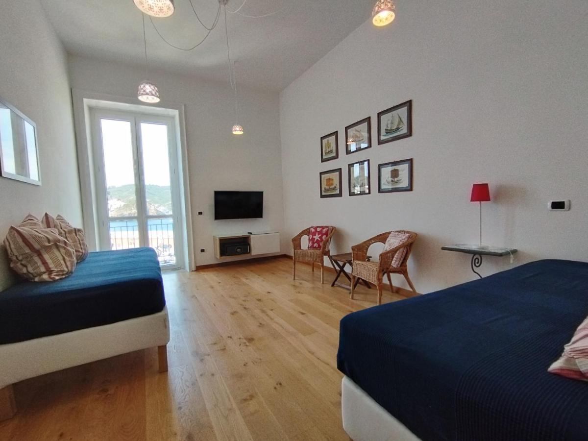 Locanda Mari Ponza Eksteriør billede