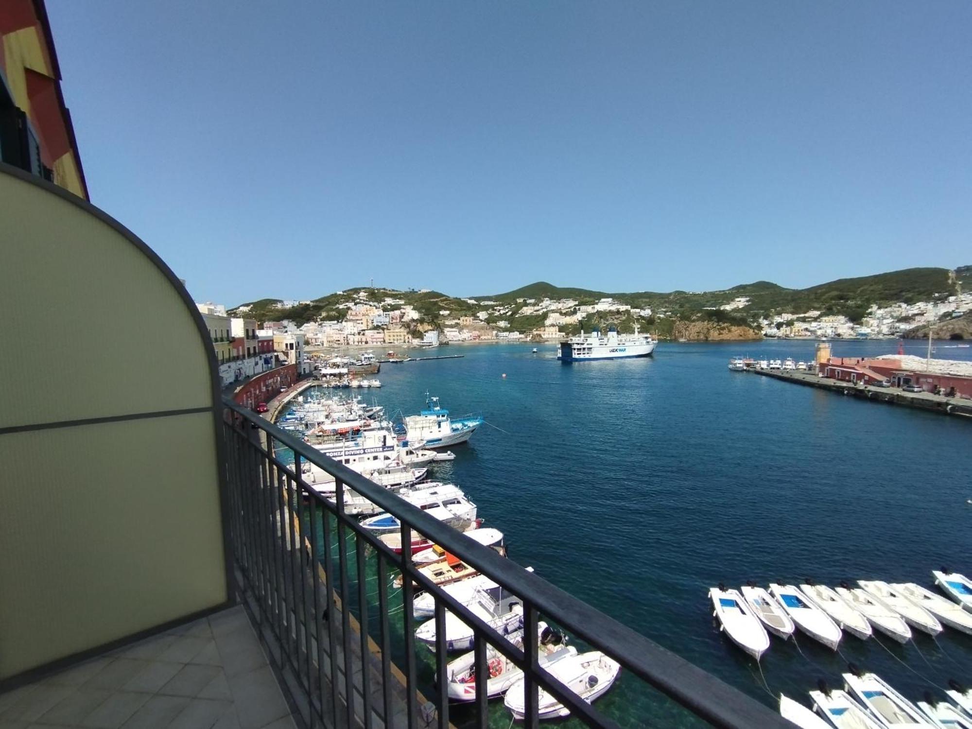 Locanda Mari Ponza Eksteriør billede