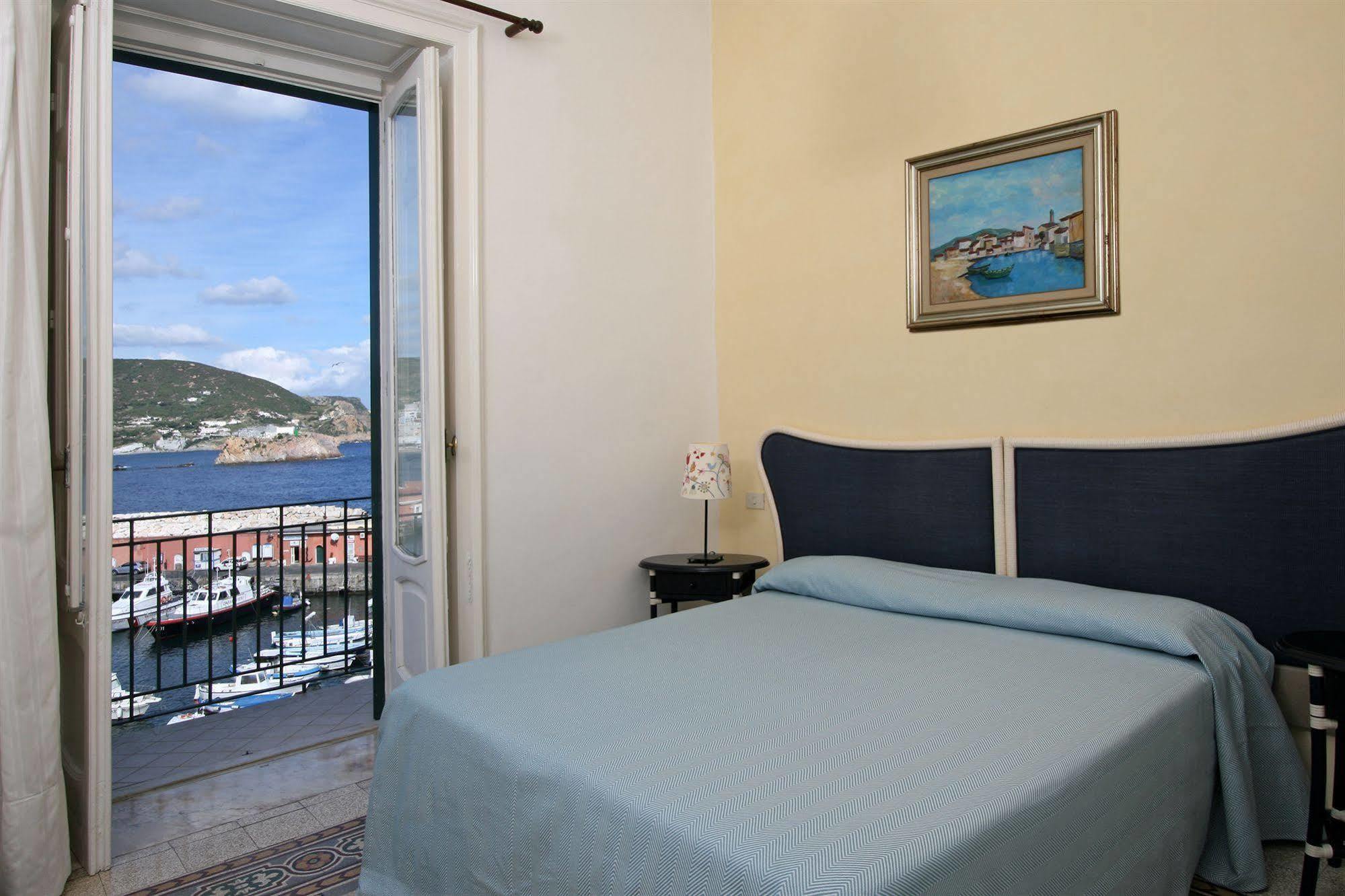 Locanda Mari Ponza Eksteriør billede